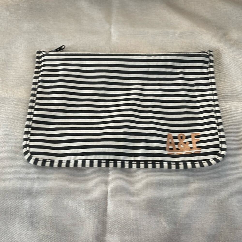 Abercrombie & Fitch Large Water Resist Pouch EUC